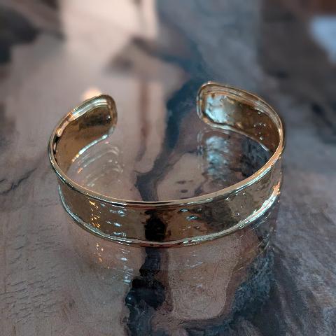 Bangle breed gedeukt - goud A0573