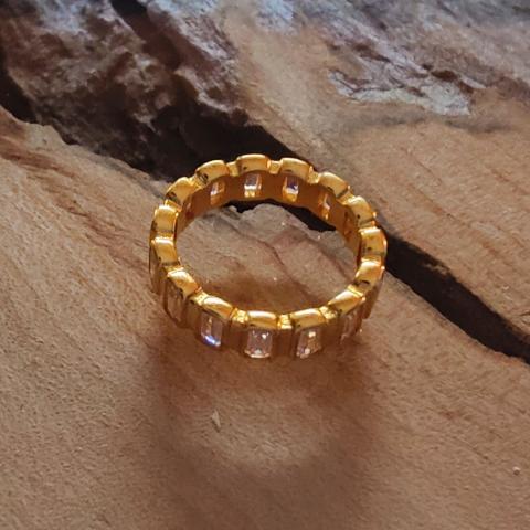 PARTY RING MET ZIRKONIA R0097