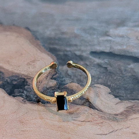 RING  BLACK SMALL R0107